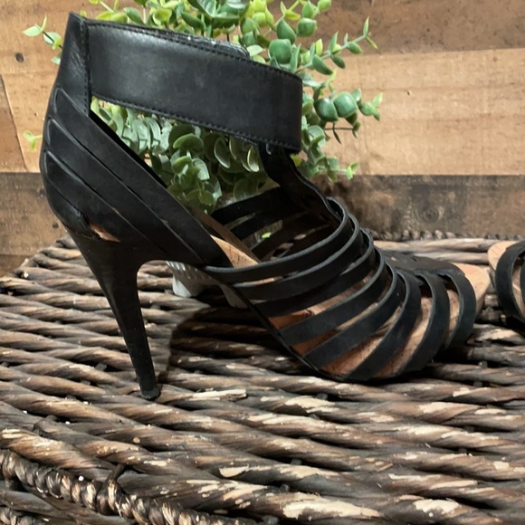 BCBGEneration Gerri Sandal size 8 EUC - Picture 7 of 14